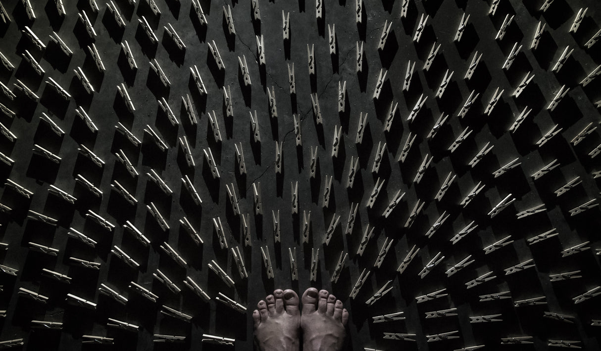 Bowing At The Feet Of Giants Poster och Canvastavla