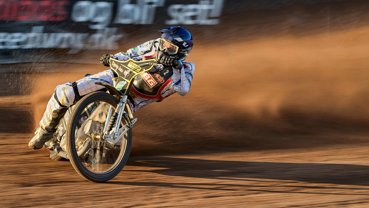 A Trail of Dust at Sunset Poster och Canvastavla