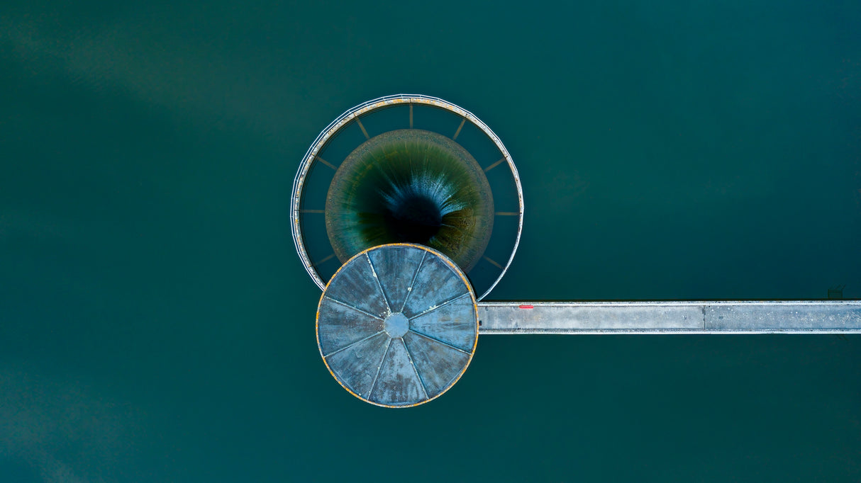 A Circular Slipway in Ardingly Reservoir Poster och Canvastavla