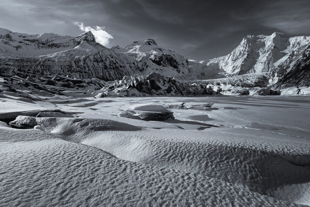 Paterns in the glacier 7S1645BN Poster och Canvastavla