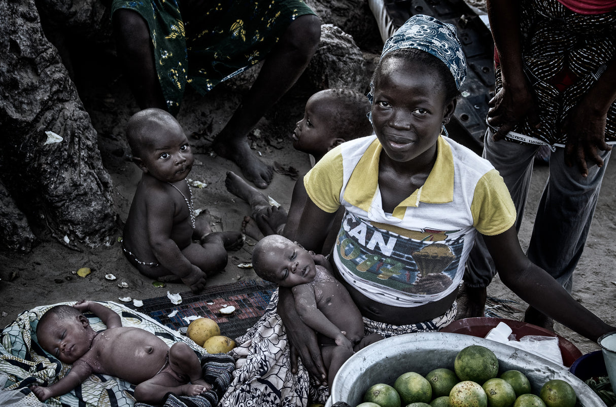 Newborn twins - Benin Poster och Canvastavla
