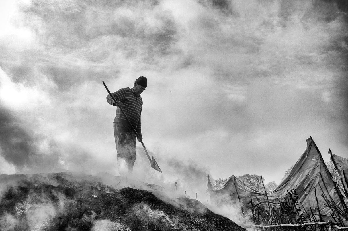 Charcoal worker Poster och Canvastavla