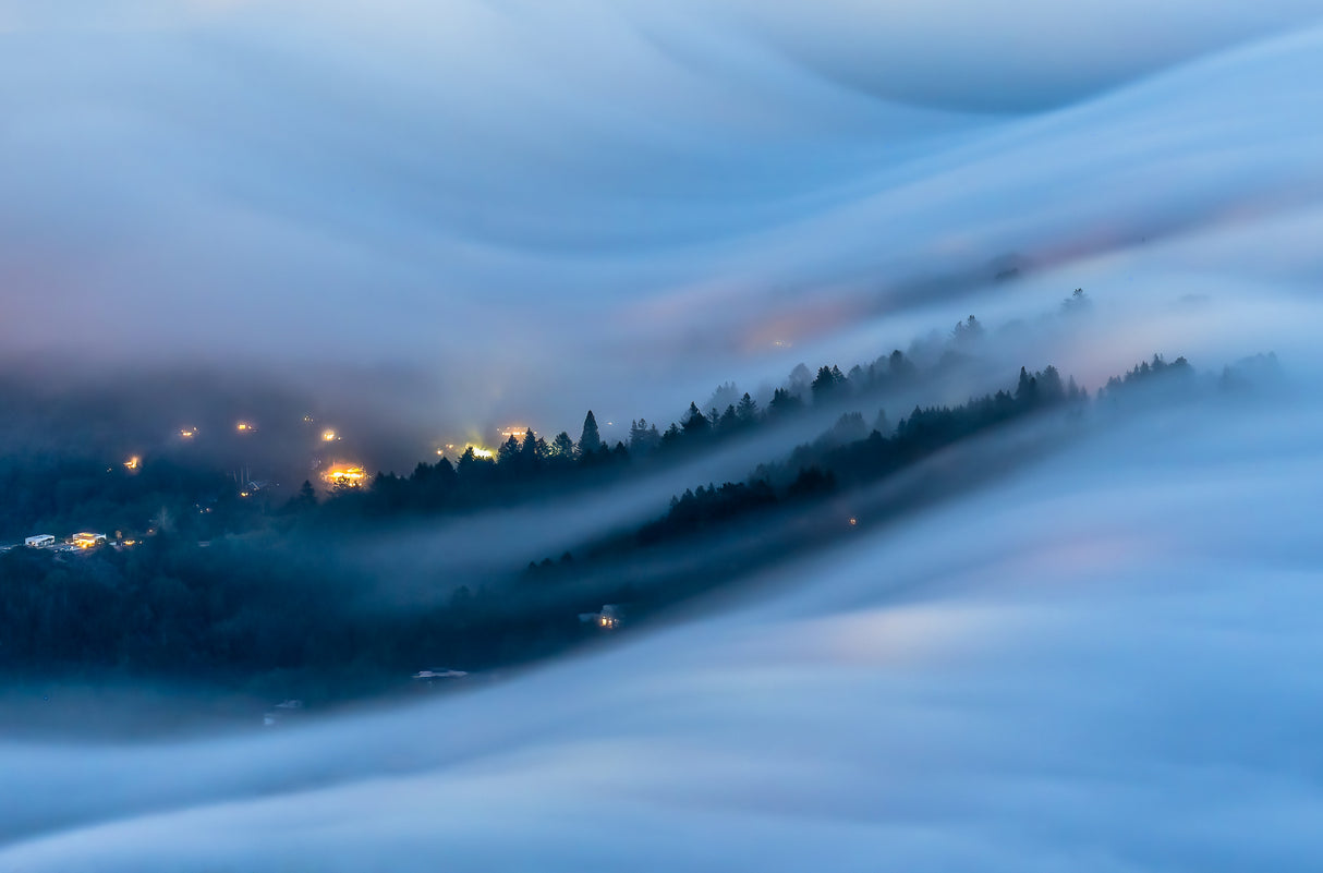 Flowing Clouds over the Valley Poster och Canvastavla