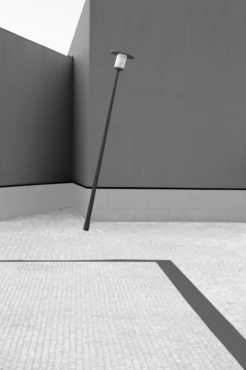 UNSTABLE BALANCE Poster och Canvastavla