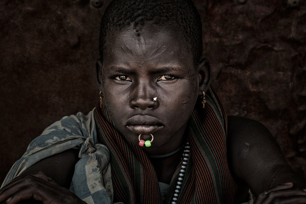 Laarim ethnic woman in a market Poster och Canvastavla