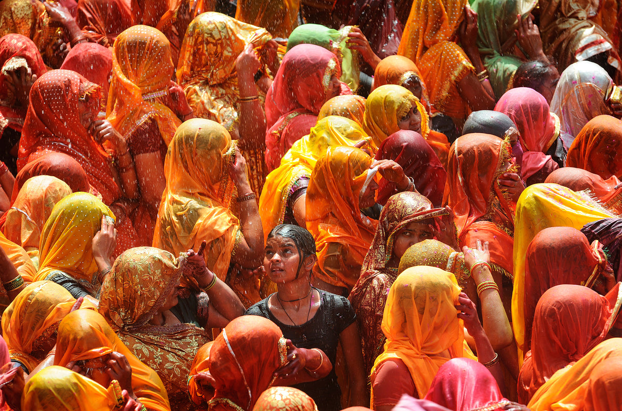 Women in Holi Poster och Canvastavla
