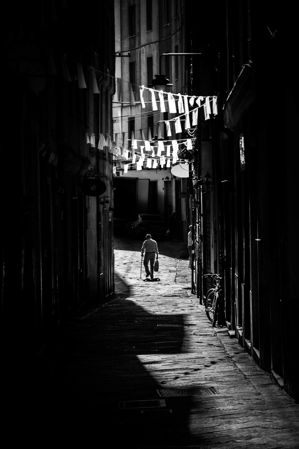 The Back Alley. Poster och Canvastavla