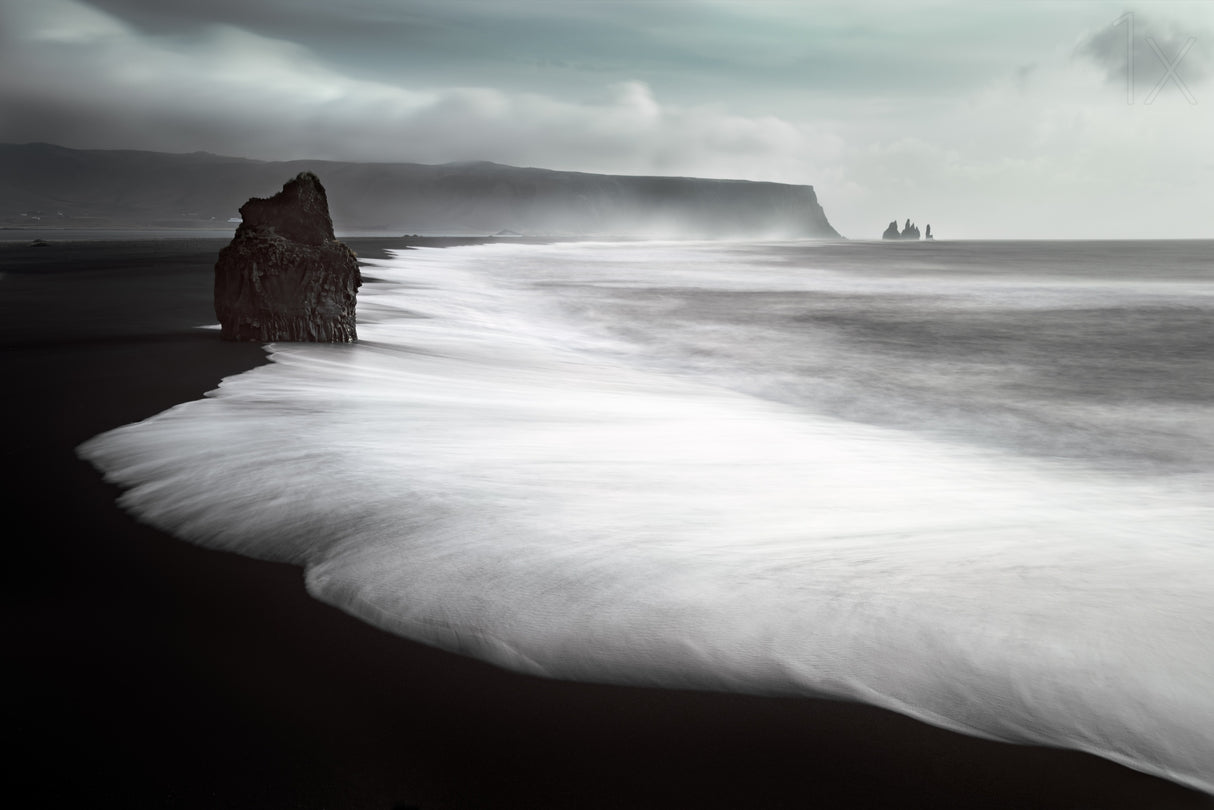 The Black Beach Poster och Canvastavla
