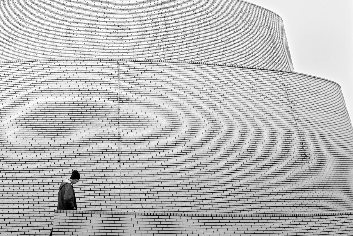 between the bricks Poster och Canvastavla
