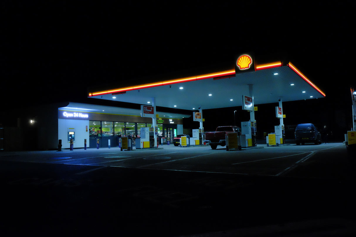 Busy Petrol station Poster och Canvastavla
