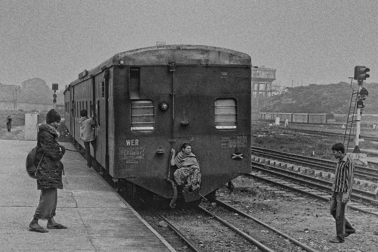 The train is leaving. Poster och Canvastavla