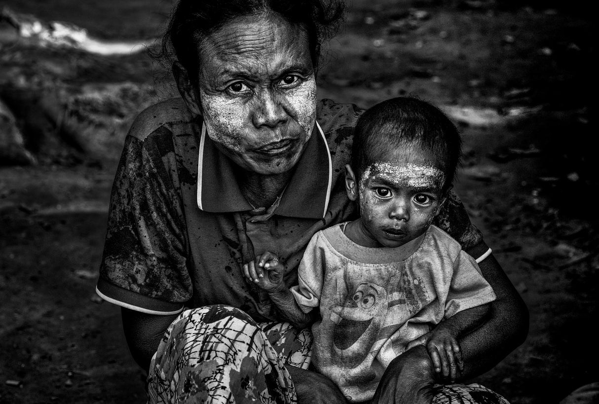 Mother and son-Myanmar Poster och Canvastavla