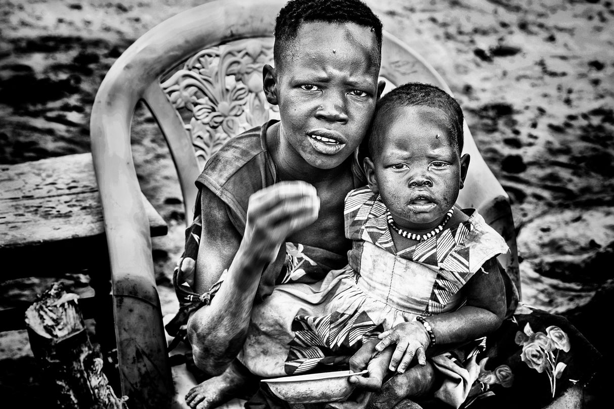 Mundari children asking for some food - South Sudan Poster och Canvastavla