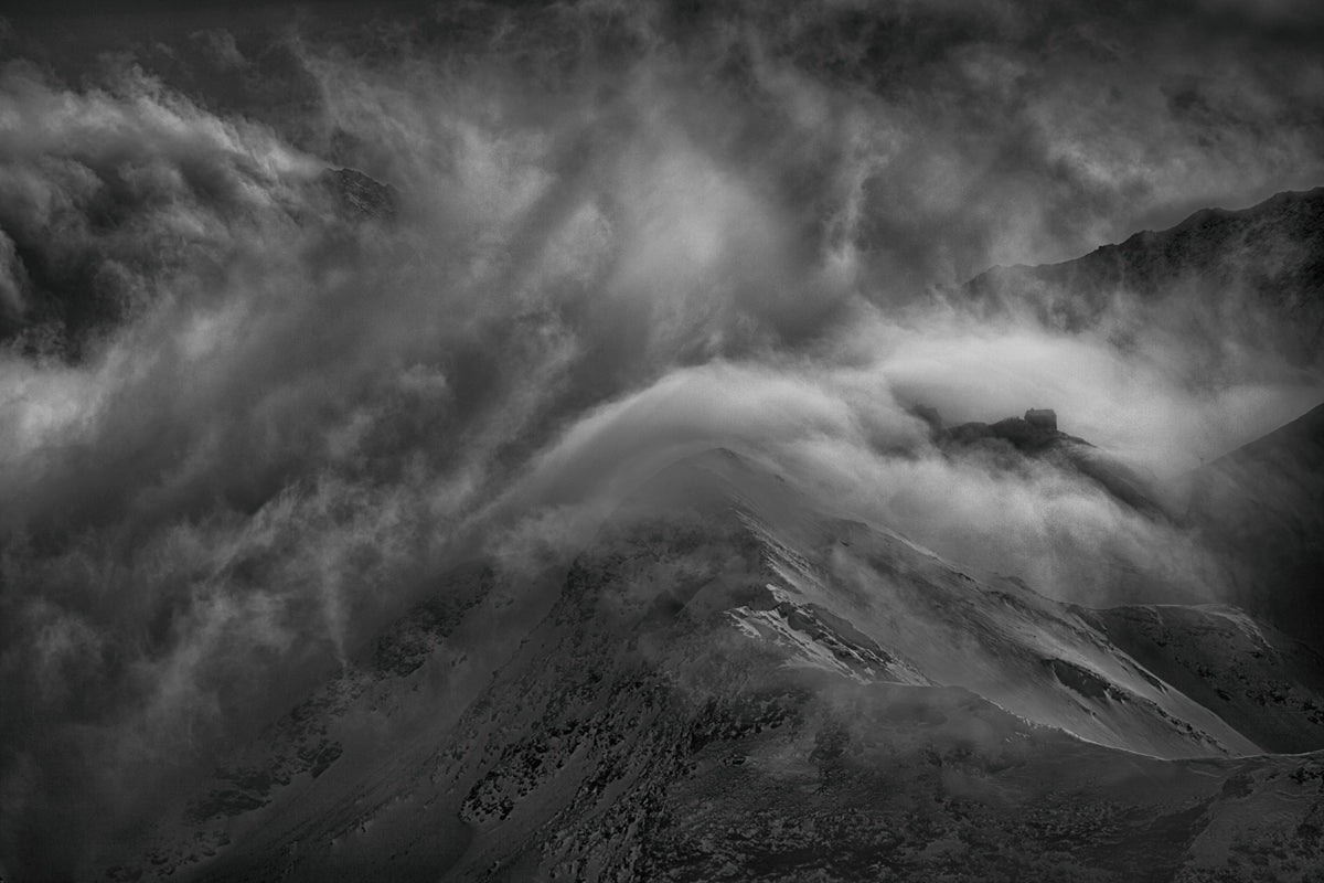 Hut on the ridge Poster och Canvastavla