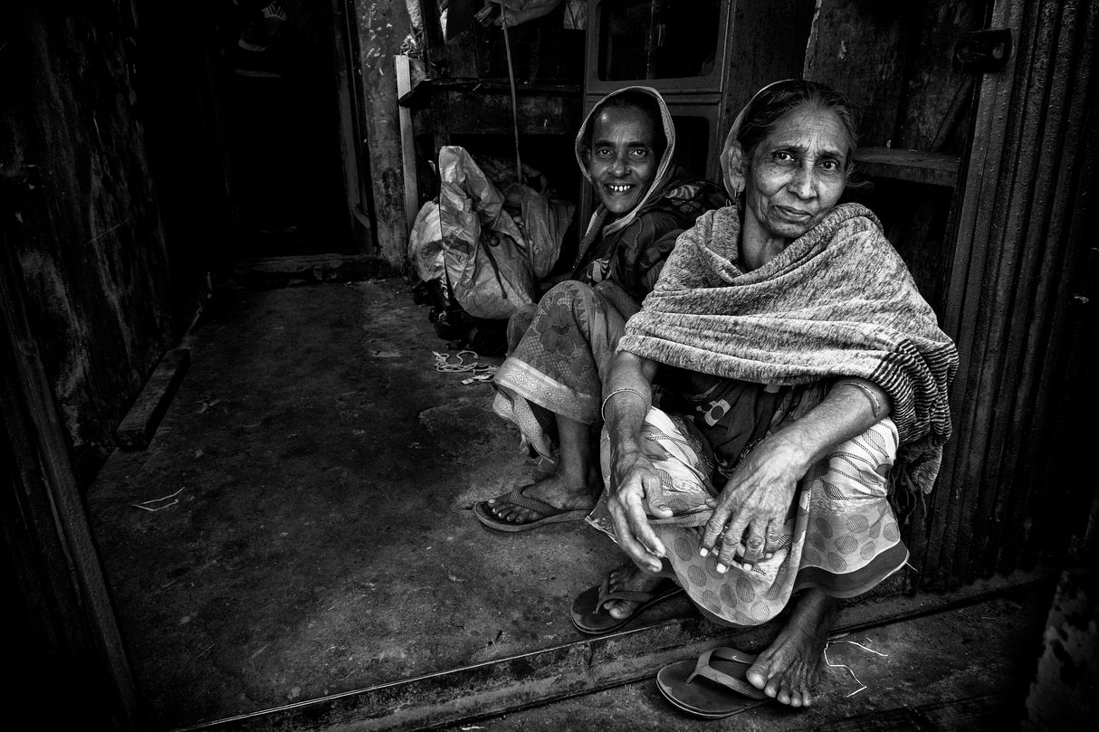 in the streets of Dhaka (bnw version) Poster och Canvastavla