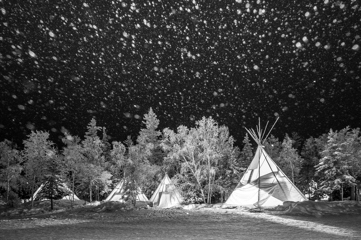 Snow falling on tipis Poster och Canvastavla