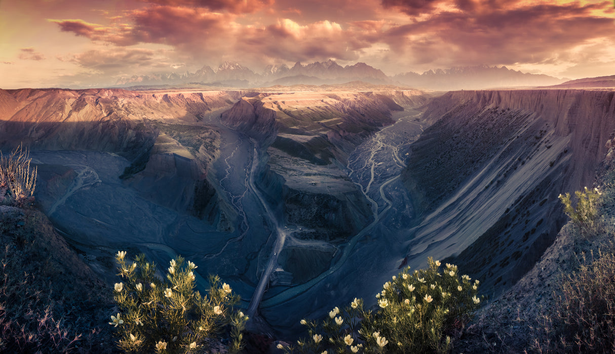 Hongshan Grand Canyon《绽放崖边》 Poster och Canvastavla