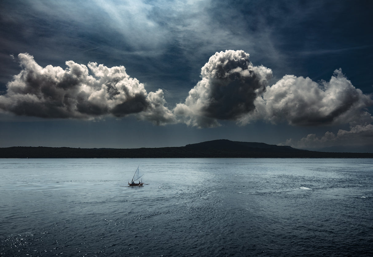 Sailing on the blue ocean Poster och Canvastavla