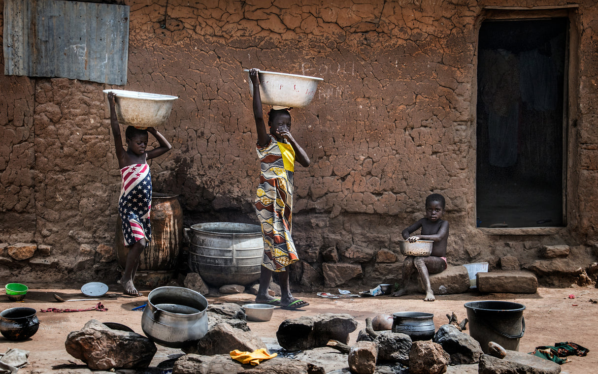 On the way to the water source-Benin Poster och Canvastavla