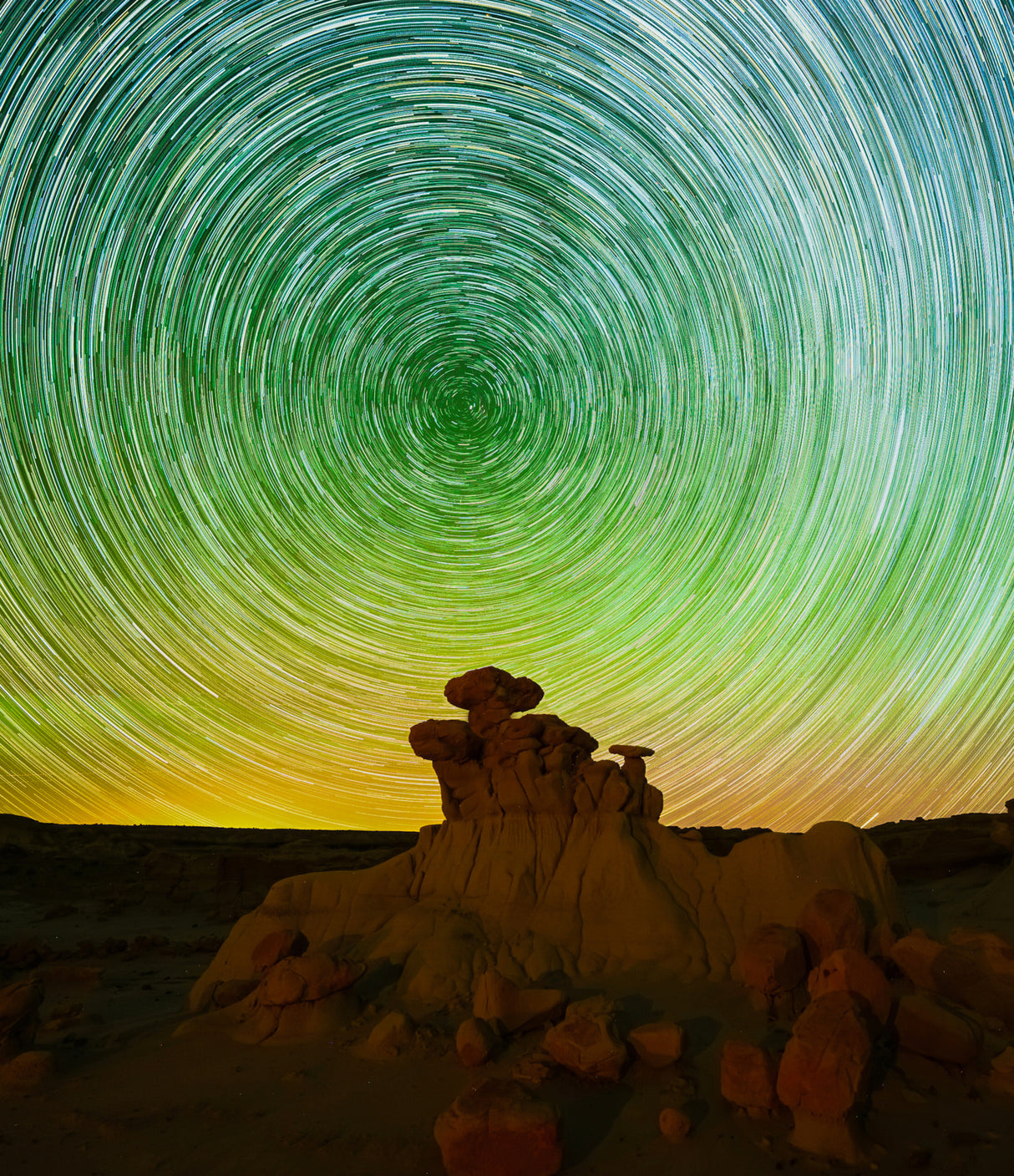 Star Trails with Green Airglow over Bisti Badlands Poster och Canvastavla