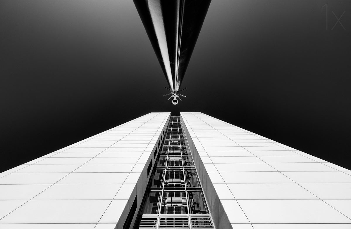 Guarding the Elevator Shaft Poster och Canvastavla