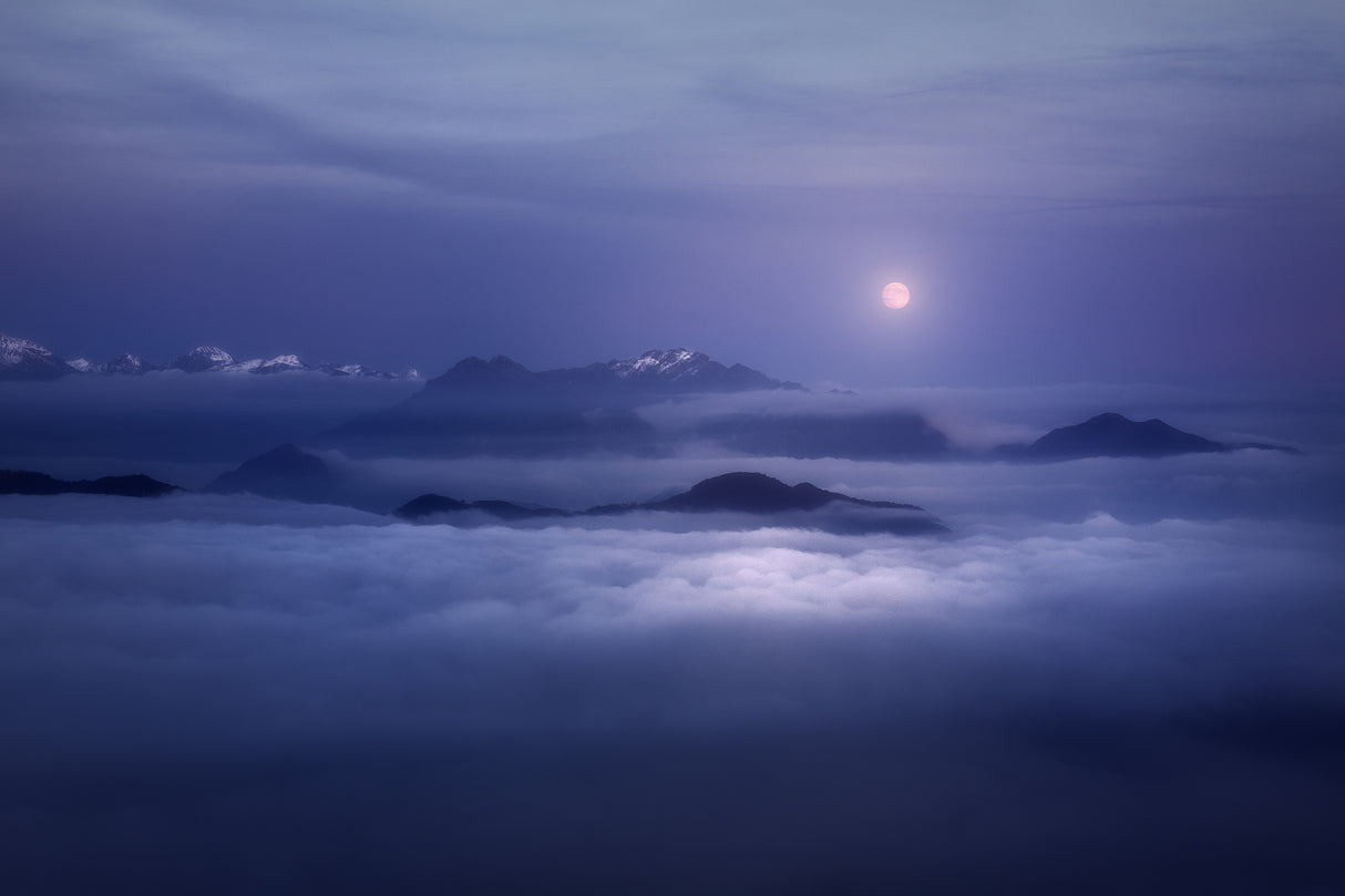 Moonrise above a sea of fog Poster och Canvastavla