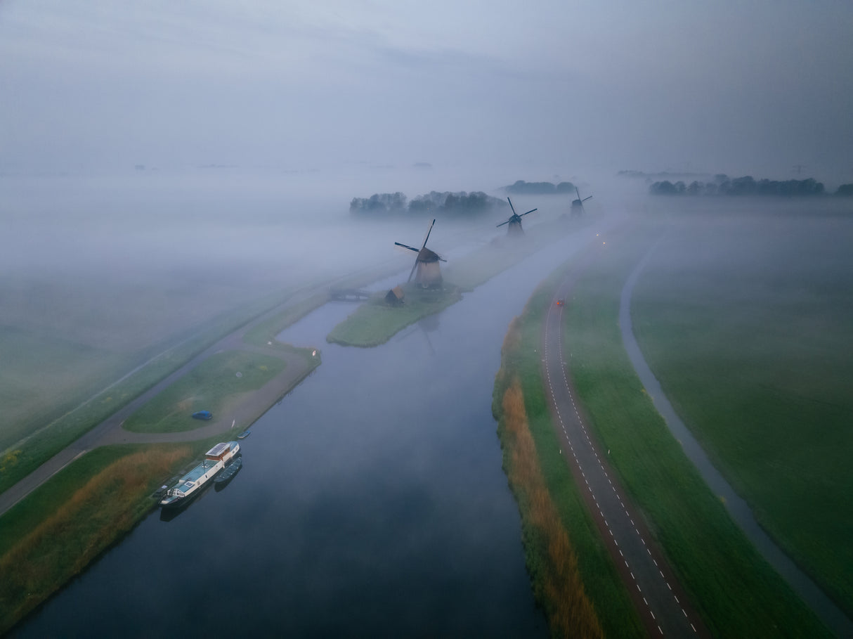 Misty Dawn Poster och Canvastavla