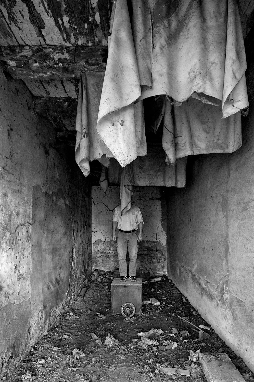The mystery of clothes hanging out Poster och Canvastavla