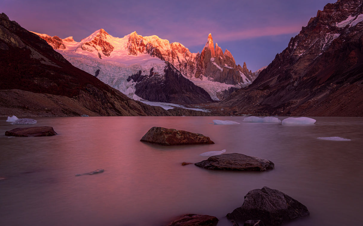 Alpenglow at Laguna Torre Poster och Canvastavla