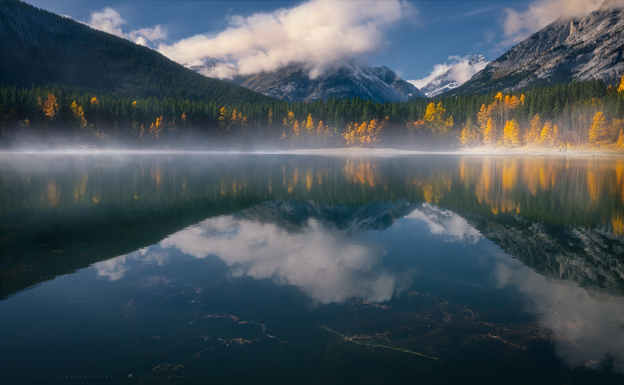 Misty Wedge Lake Poster och Canvastavla