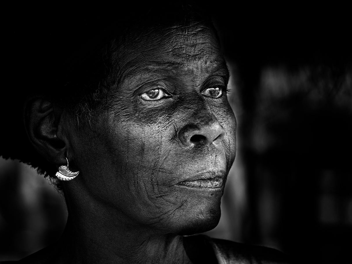 scarified woman at a small village, Benin (bnw)-00914 Poster och Canvastavla