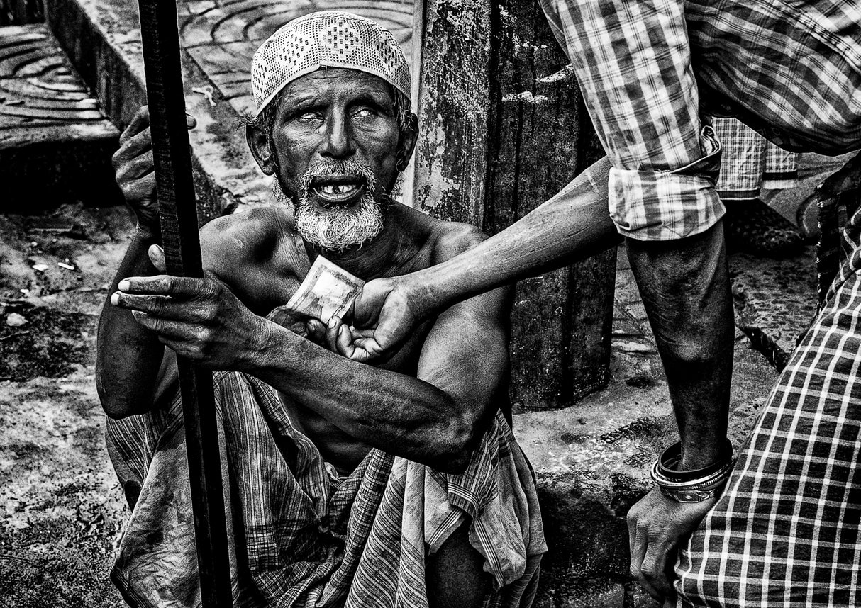 Helping a blind person in the streets of Bangladesh. Poster och Canvastavla