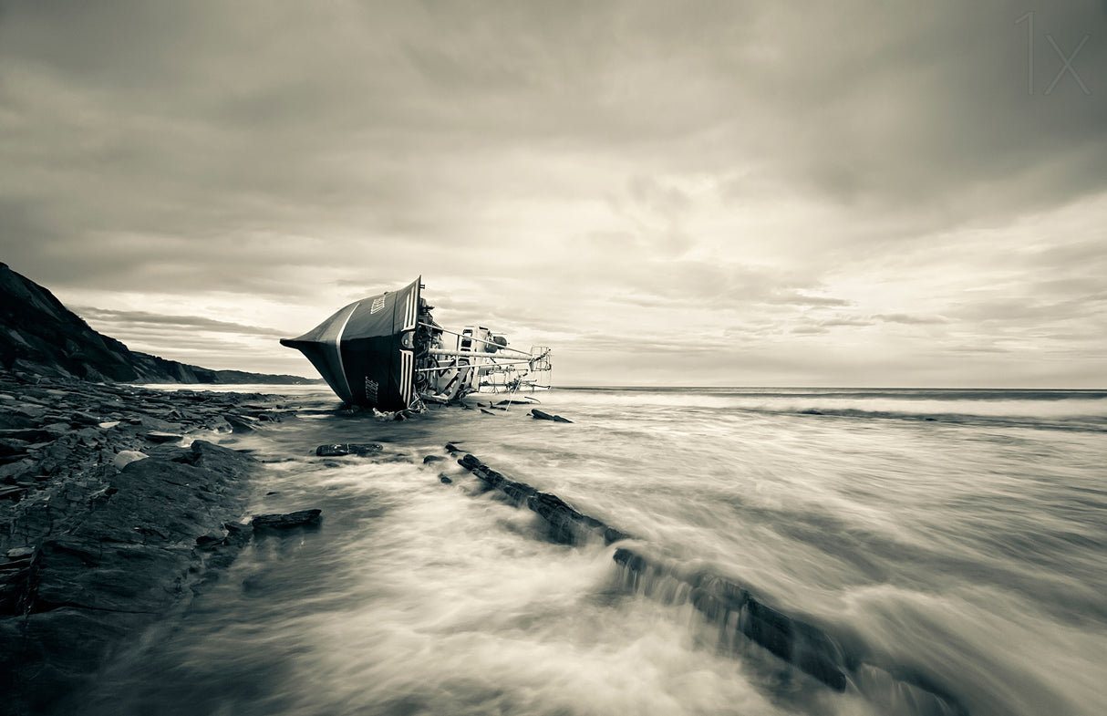 Defeated By the Sea Poster och Canvastavla