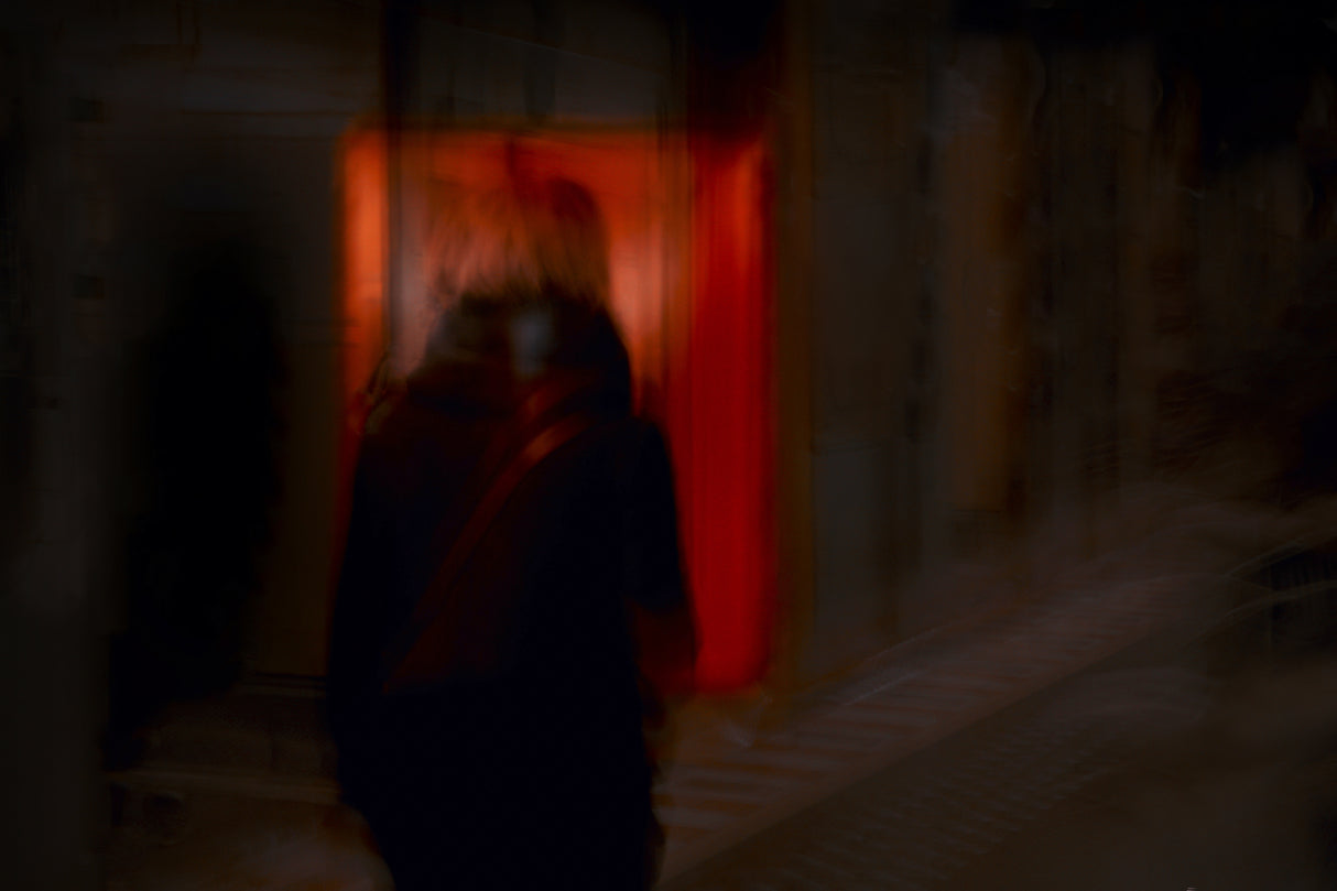 Just a red spot in the city Poster och Canvastavla