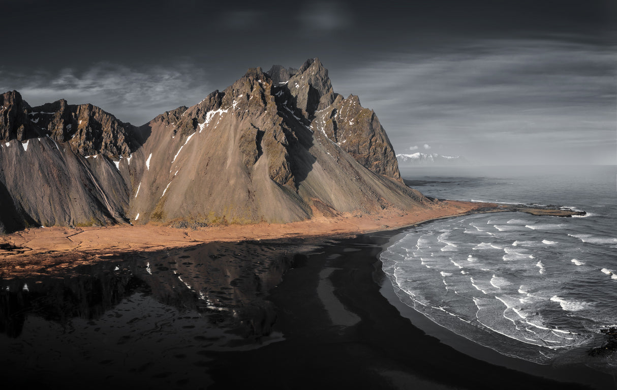 Black sand beach Poster och Canvastavla