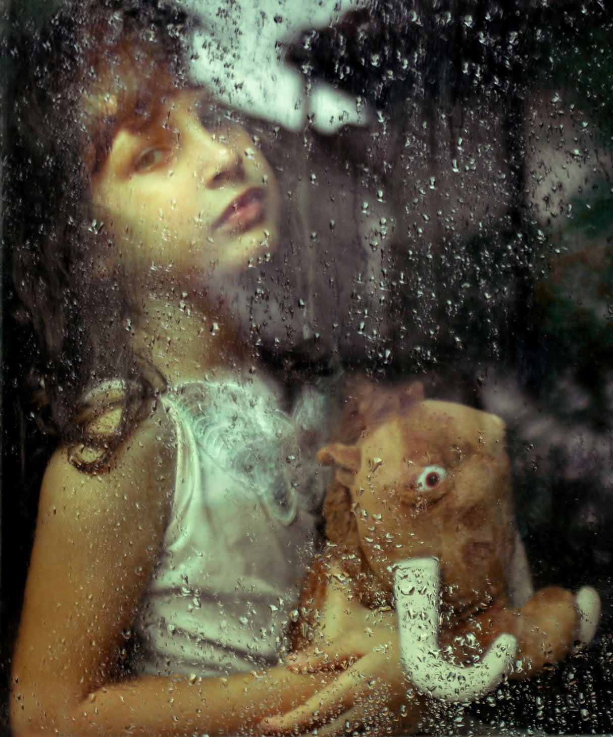 Rainy day (The girl & the mammouth) Poster och Canvastavla