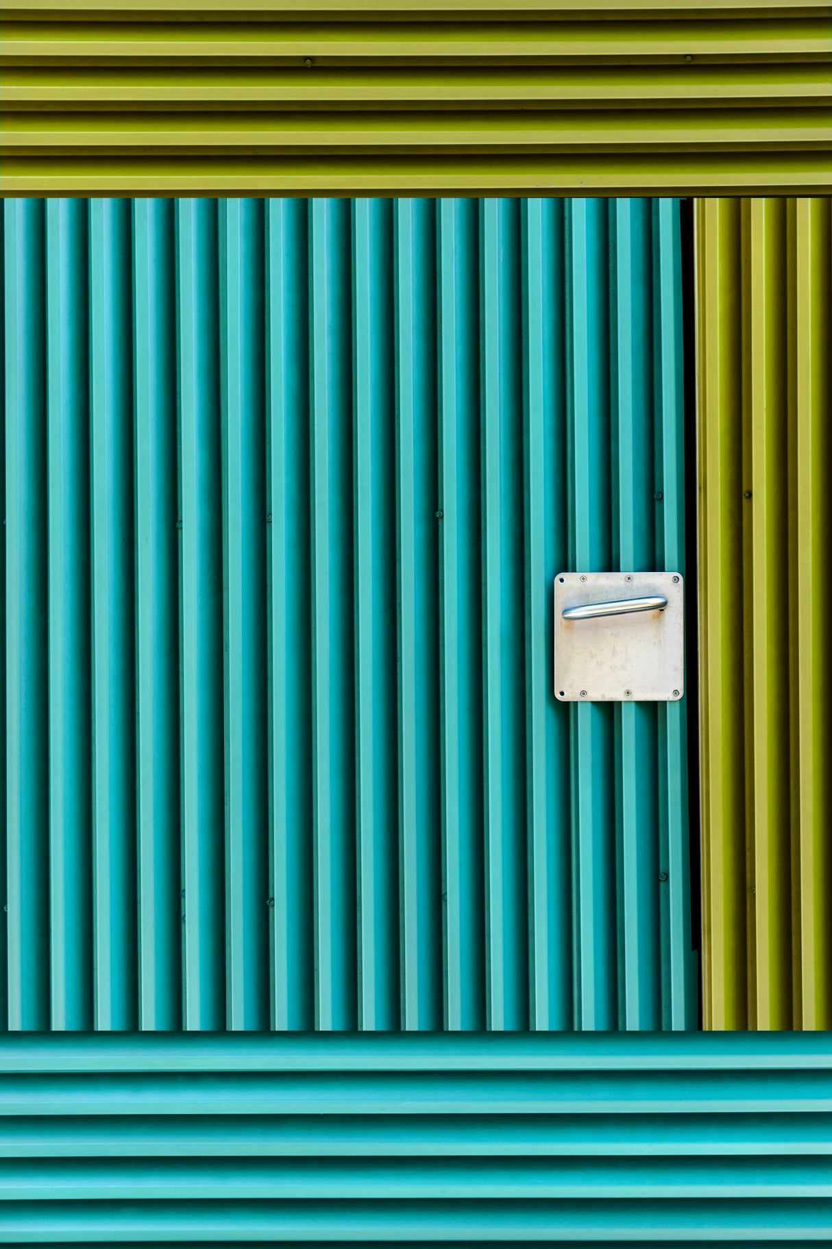 Metal door Poster och Canvastavla