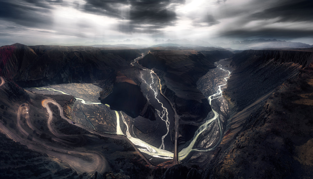 Dragons in the mountains Poster och Canvastavla