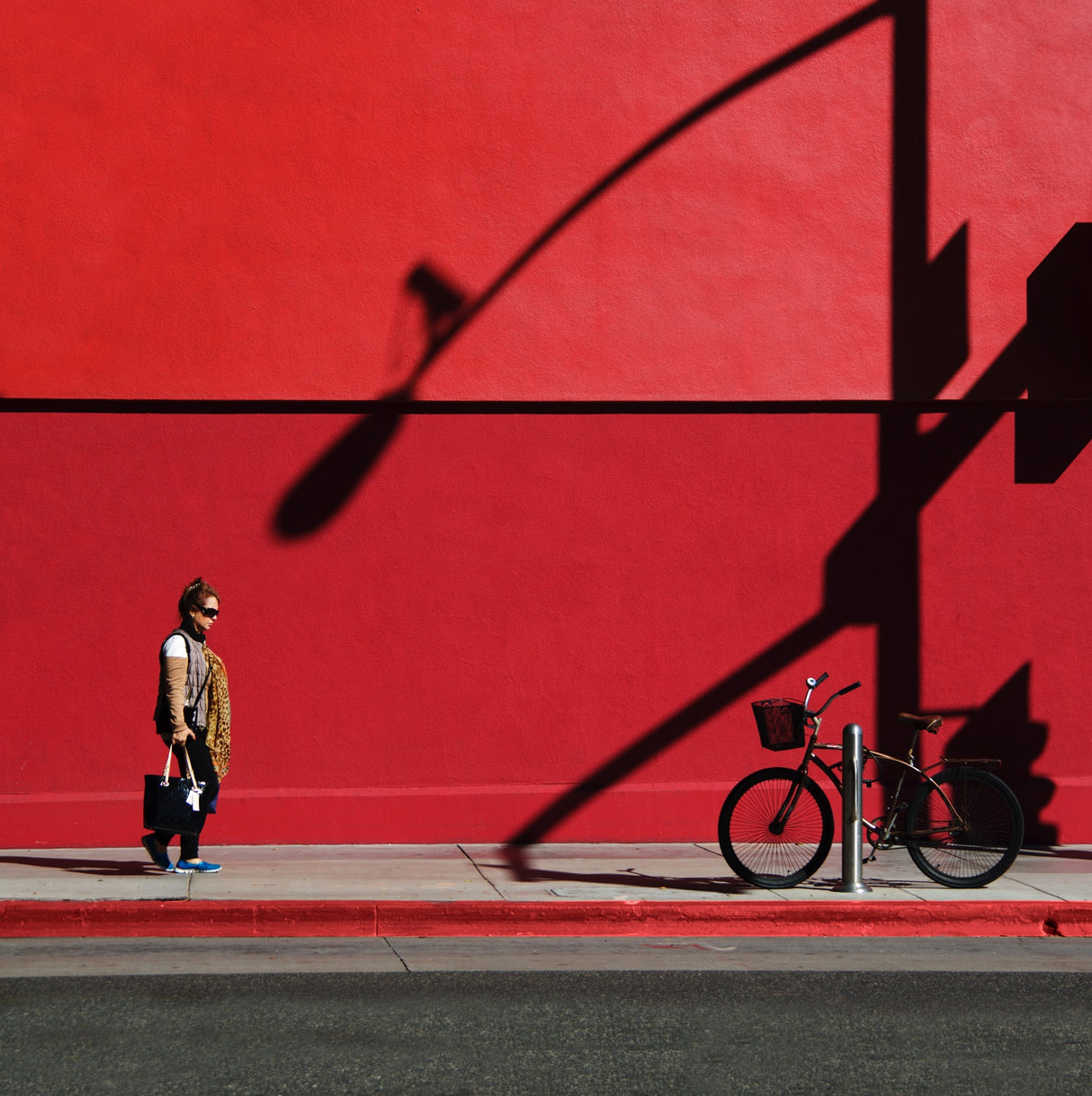 The red wall Poster och Canvastavla