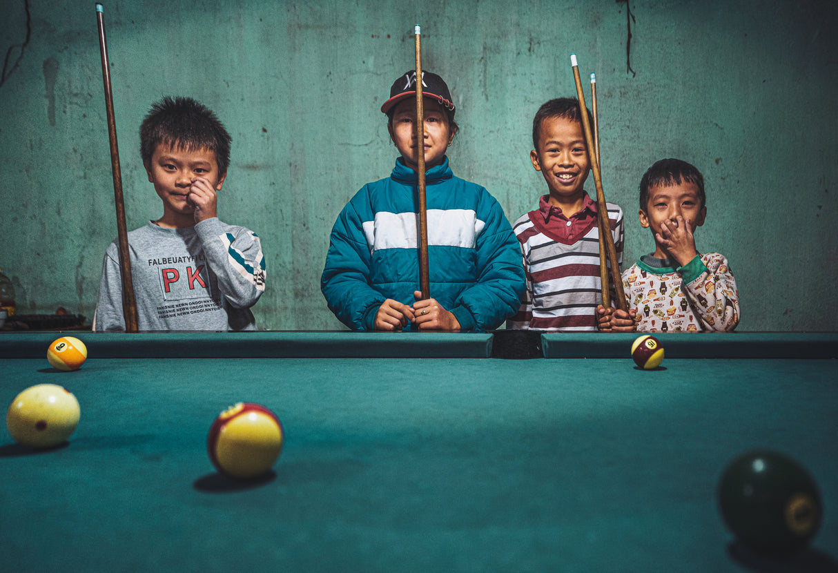 Playing snooker in the mountains Poster och Canvastavla