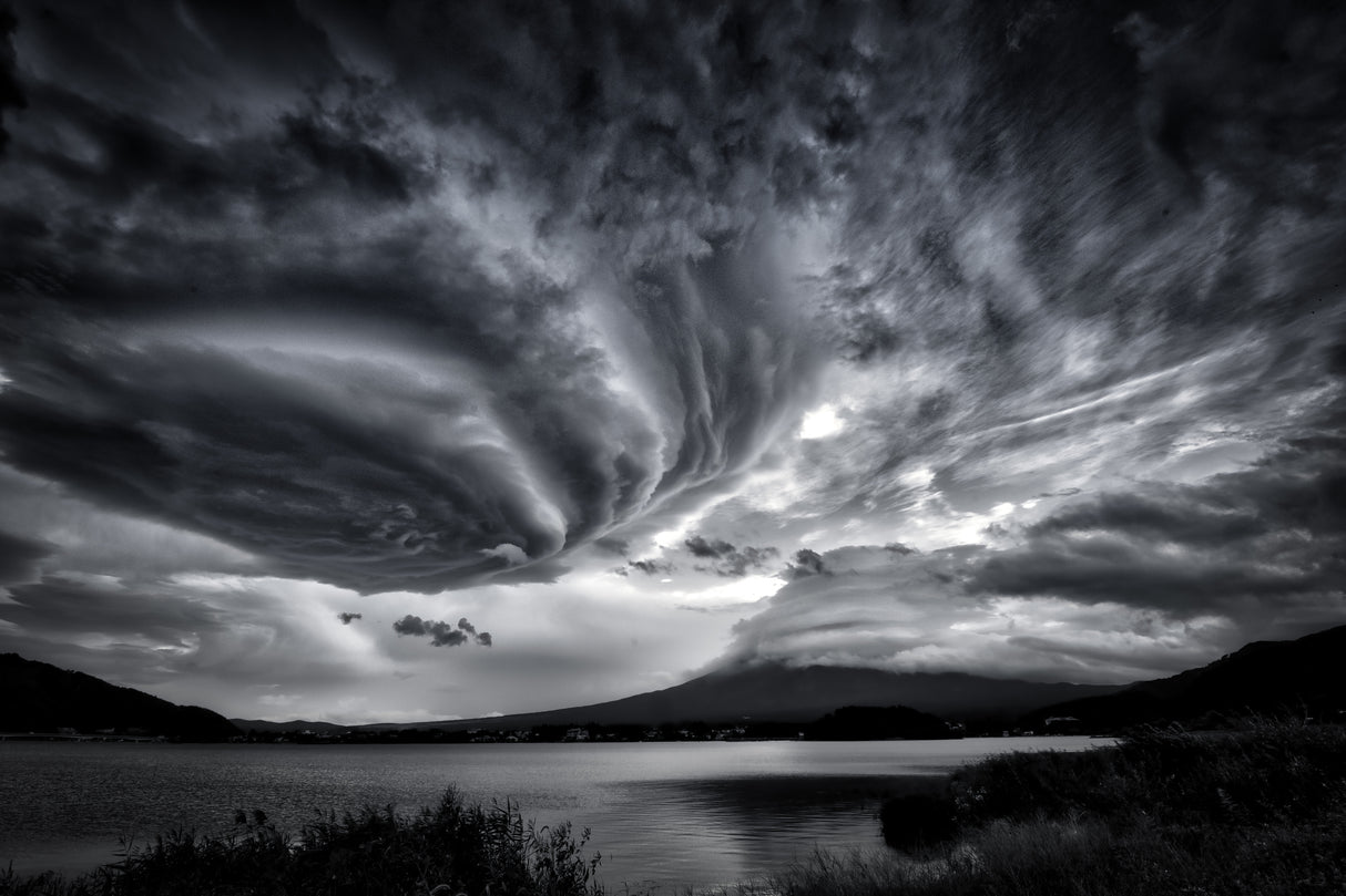 Mt. Fuji and Big rotor clouds Poster och Canvastavla