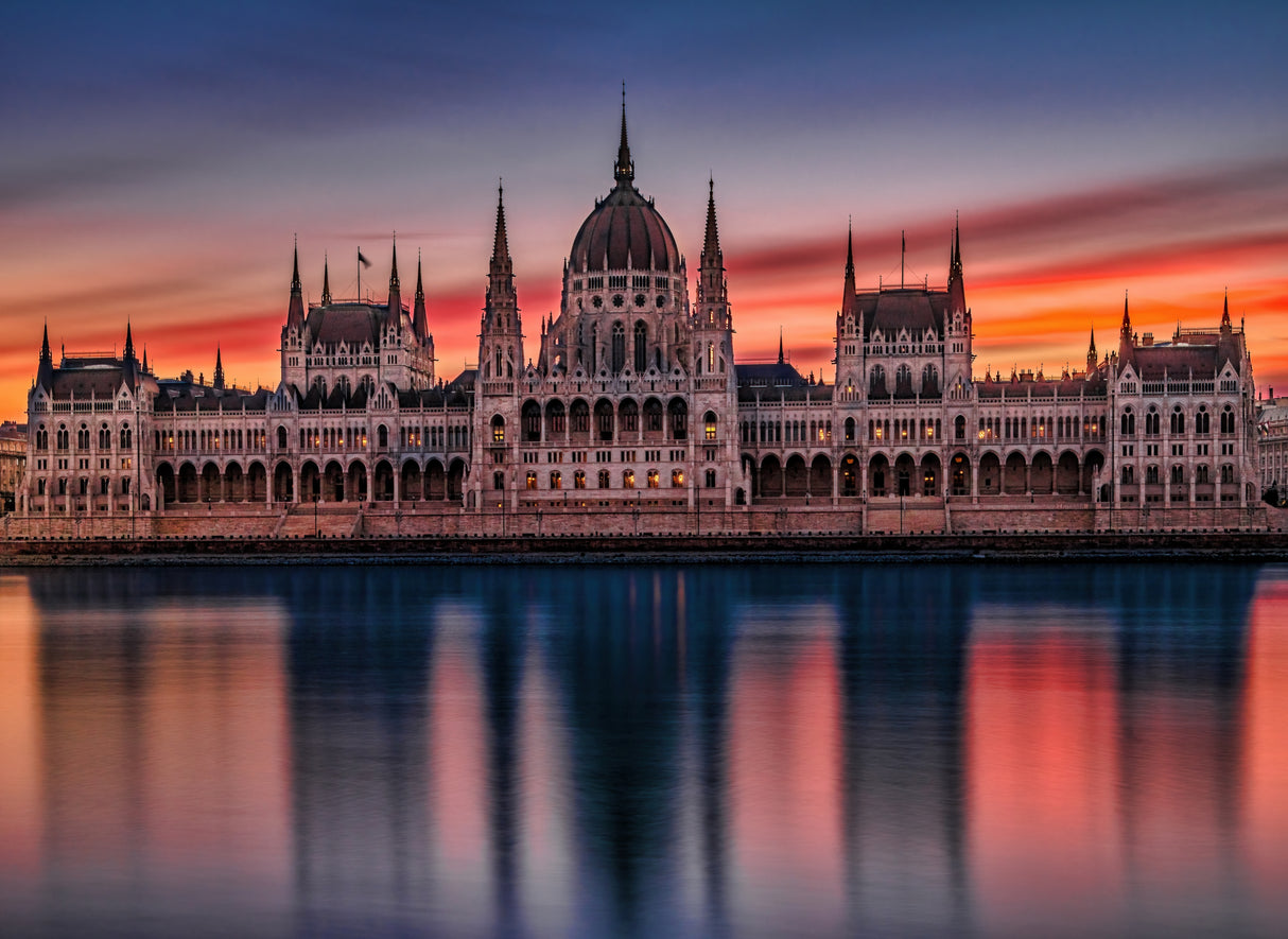 Beautiful Sunrise over the Parliament in Budapest Poster och Canvastavla