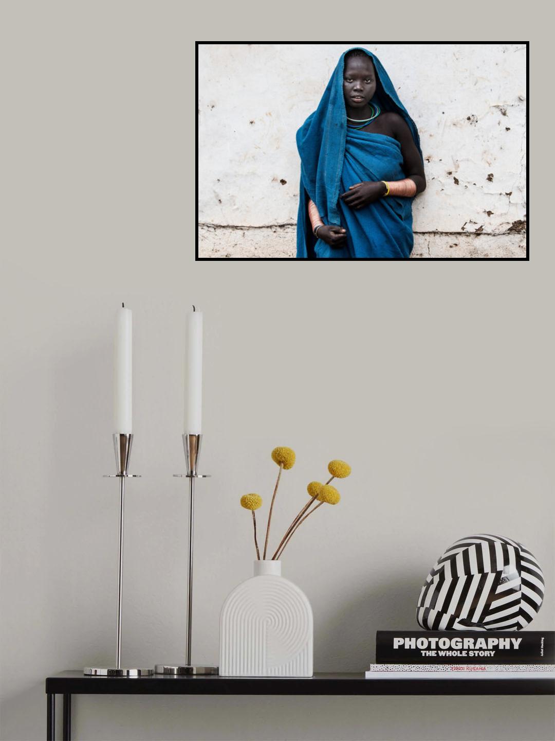 Surma tribe woman in a blue dress - Ethiopia Poster och Canvastavla