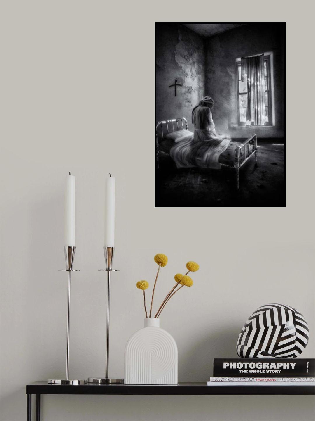 '...She hangs her head, she is lost in the dark...' Poster och Canvastavla