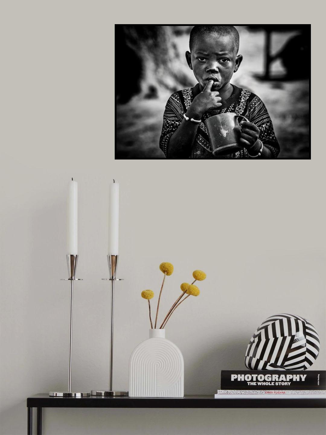 Licking her finger- Benin Poster och Canvastavla