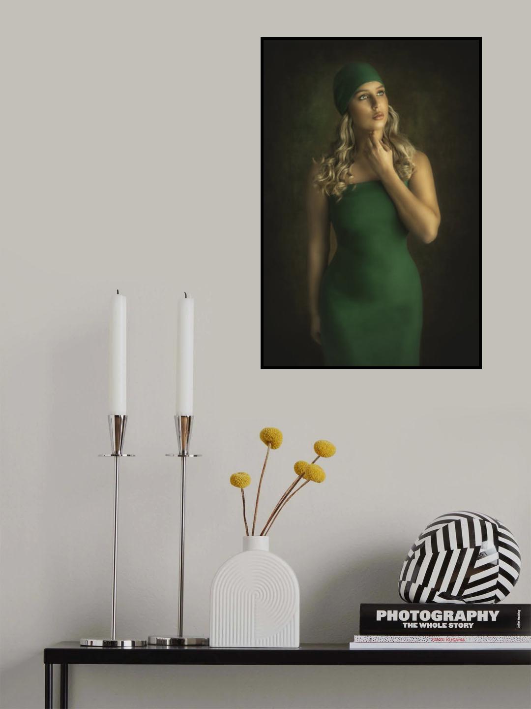 Lady in Green Poster och Canvastavla