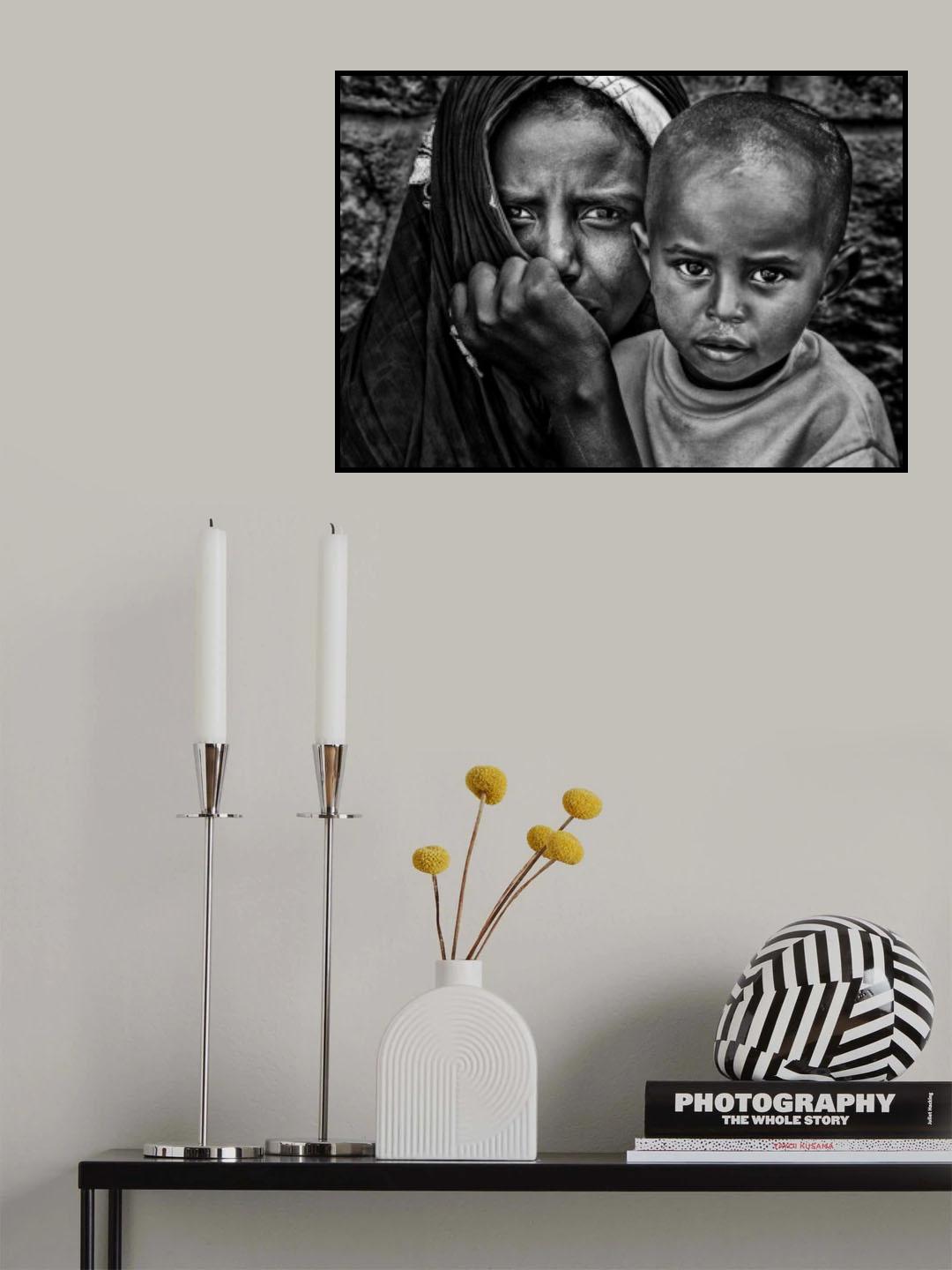 Homeless woman and her child in the streets of Addis Abbaba Poster och Canvastavla