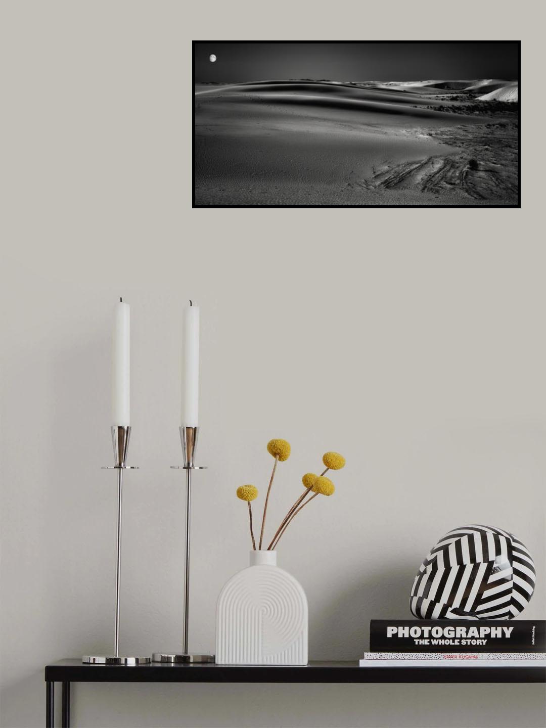 Sharing a rising moon Poster och Canvastavla