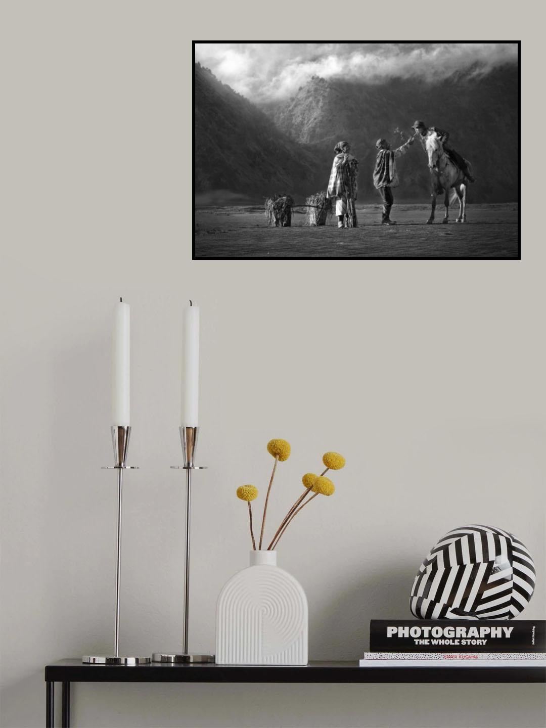 lighting a cigarette Poster och Canvastavla