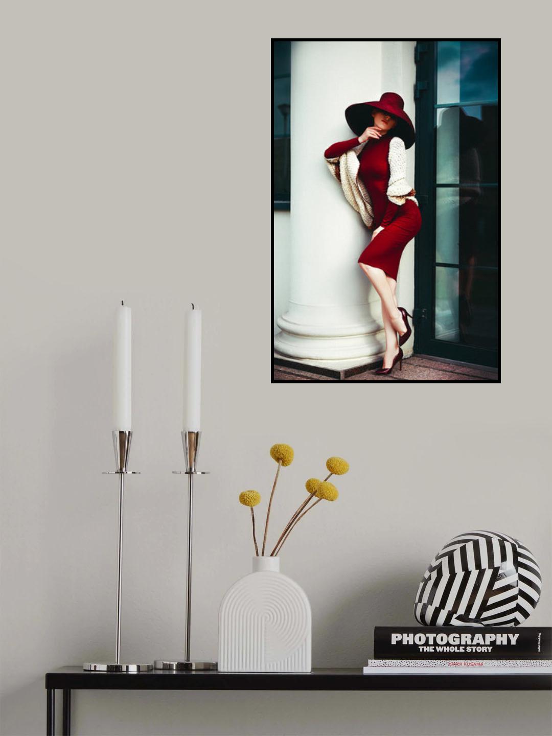 Elegance is the only beauty that never fades Poster och Canvastavla